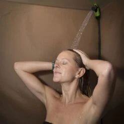 NEMO EQUIPMENT HELIO LX PRESSURE SHOWER BLACK/APPLE GREEN 23 -Outdoor Camping Store 9 107372 helio lx pressure shower black apple green neac32010 06